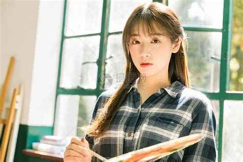 绘画甜美女生头像真人版