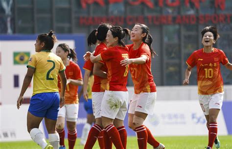中国女足夺冠，带给教育的别样启示_张琳艳_比赛_肖裕仪