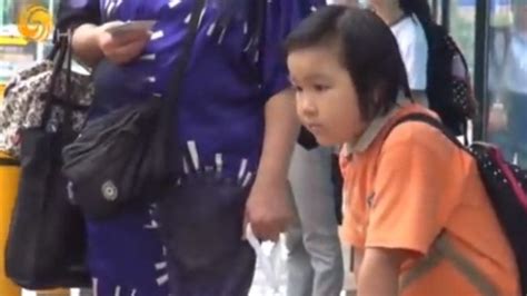 深圳女童语言能力差 母亲毅然带她走上跨境求学之路_凤凰网视频_凤凰网