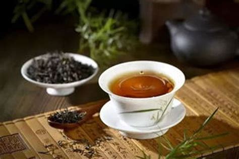 红茶和绿茶喝哪个？区别主要在于“茶多酚”！_Tea
