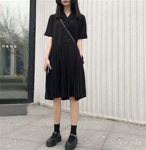 一年四季小黑裙 如何时髦不单调-服装潮流搭配-CFW服装设计网