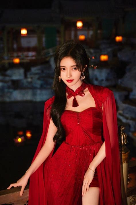 鞠婧祎露图片