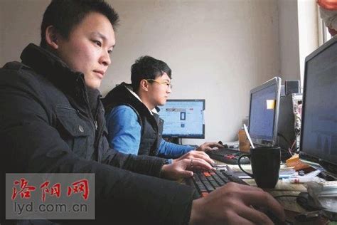 洛阳三名大学生合伙开网店 月营业额达20万元_大豫网_腾讯网