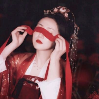 女生头像红衣现代温柔