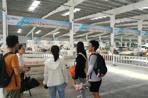 走进潜江华山水产公司 看如何榨取小龙虾的价值-新闻中心-荆州新闻网