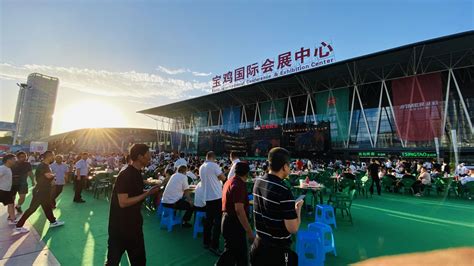 2023宝鸡（青岛）啤酒音乐美食季主会场宝鸡国际会展中心正在紧张搭建中_凤凰网视频_凤凰网