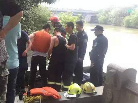 杭州一小女孩掉进湖中 被救上来的时小女孩人瘫软