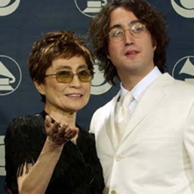【图】约翰·列侬和小野洋子照片欣赏 夫妻恩爱让人羡慕(2)_欧美星闻_明星-超级明星