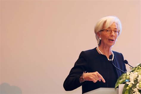 IMF总裁拉加德呼吁采取大胆的、广泛的和加速实施的政策行动_新浪财经_新浪网