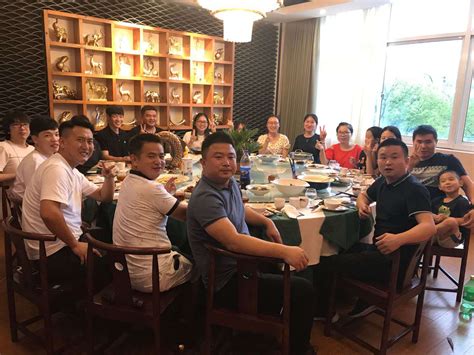 上海凡特团建聚餐，为新员工举办迎新会、生日会 - VSU智能照明