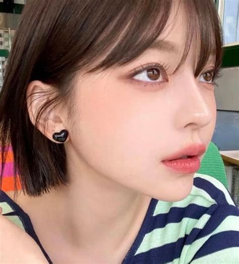 矮个子轻熟甜美女生头像