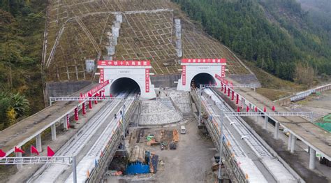 当年18军修川藏线牺牲最大路段，现在挖出世界最高公路隧道-窦农