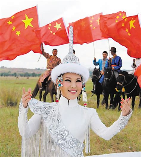 内蒙古日报数字报-爱国爆款 《站在草原望北京》 火遍全网