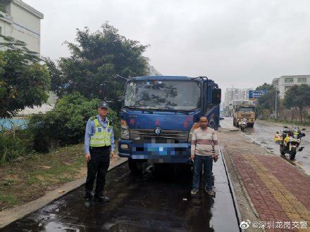 深圳龙岗交警开展泥头车专项整治|界面新闻 · 快讯