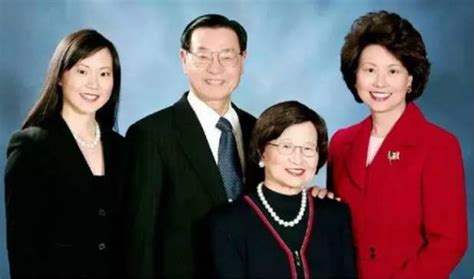 美国“华人第一家庭”：寒门子弟成华人船王，六金花四个哈佛毕业_柳栖士_新浪博客