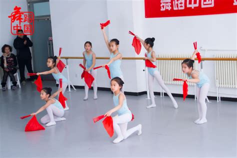 北京舞蹈学院中国古典舞系师生来我校交流演出