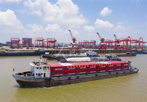 南昌：千吨级航线开通-人民图片网