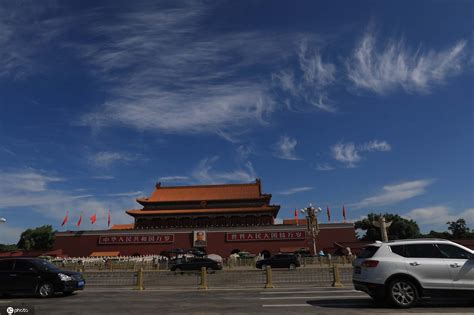 北京天空出现绝美云彩 酷似一条长龙
