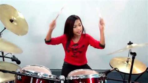 美女精彩表演《架子鼓》，姿势很美声音很好听！_腾讯视频