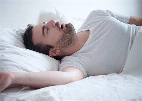 打呼噜是怎么回事（为什么睡觉会打呼噜？如何判断自己是否患上了“鼾症”？） | 说明书网