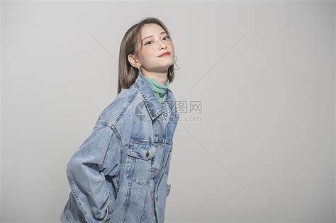 牛仔套装甜美女生头像