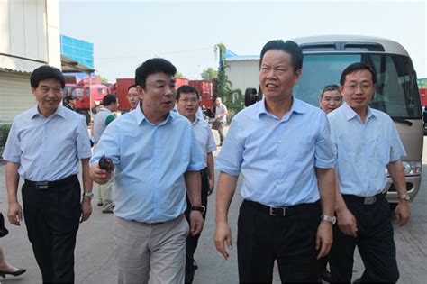 9月26日上午，湖北省政协副主席、民革湖北省委会主委王红玲在武汉主持召开“高温干旱气候异常对长江生态环境保护影响及对策”调研座谈会。