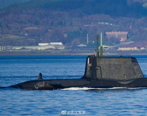 英国海军机敏级核潜艇今天出港