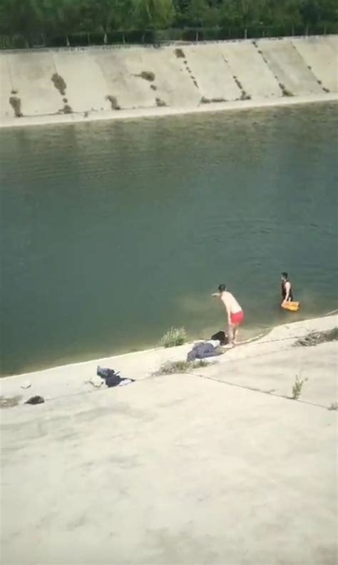 痛心！鹿邑俩男孩河边玩耍落水 一人不幸溺亡 - 河南一百度