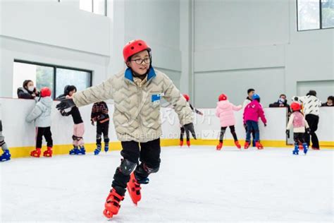 具备测试赛条件！“冰丝带”献上“最美的冰”_京报网
