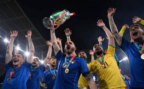 意大利足球为什么没进世界杯(深度解析意大利为何8年无缘世界杯：意甲人才凋零，诡异传统作祟)