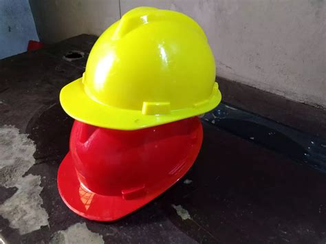 建筑帽子颜色代表什么意思 ，工地上的帽子颜色代表什么意思？-鱼捕头