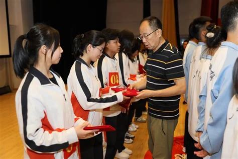 毛坦厂中学600师生上了一堂国防课|毛坦厂中学|国防科技大学_新浪新闻