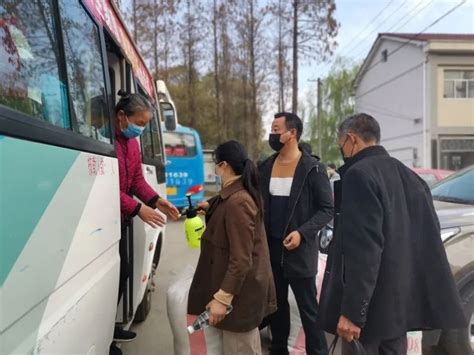 荆州区开展“点对点”包车服务 助力贫困户家门口就业- 荆州区人民政府网