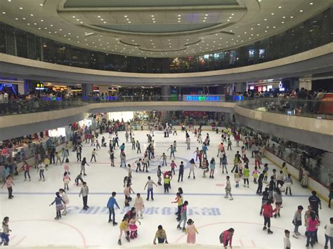 上海：室外溜冰场亮相-人民图片网
