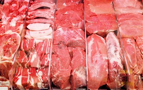 在肉店挑选优质红肉高清图片下载-正版图片503152815-摄图网