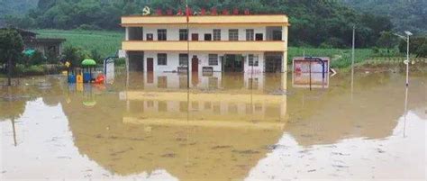 连续强降雨致村庄被淹人员被困 江西新干县紧急开展救援-大河网