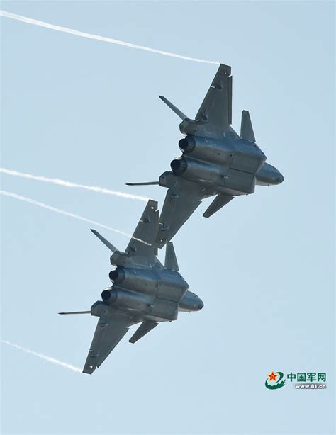 航展视觉：战机控看过来 歼-20舞姿卓越 - 中国军网