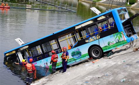 交通运输部迅速部署汲取贵州安顺公交车坠湖事故教训 - 西部网（陕西新闻网）