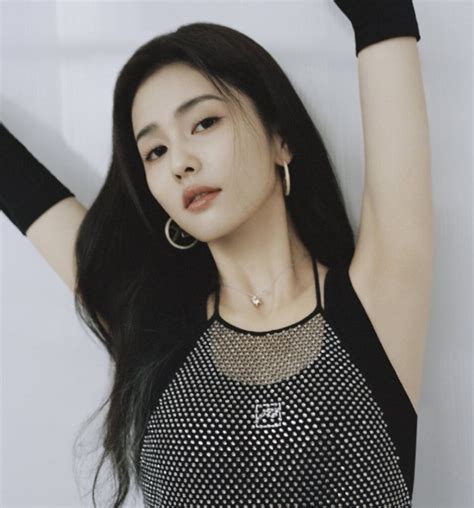 微卷长发甜美女生头像