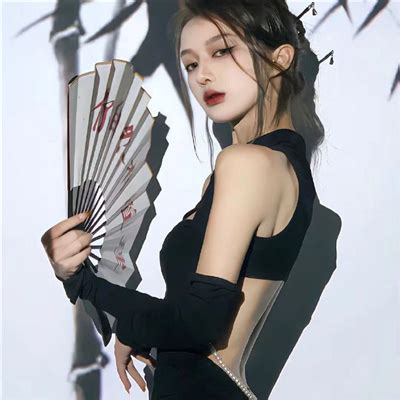 新中式甜美女生写真头像