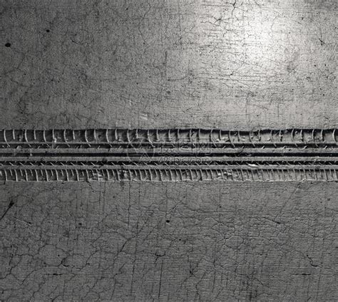 汽车轮胎轨迹缩进破碎的灰色表面高清图片下载-正版图片507561957-摄图网