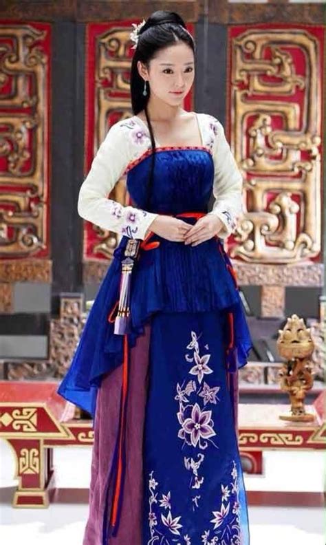 图：看中东王室的娇妻个个美貌惊人，摩洛哥王妃拉拉-萨尔玛。-北京搜狐焦点