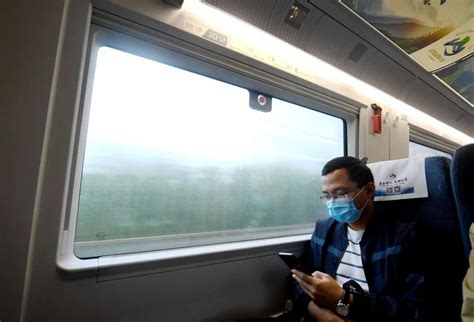 在高铁上，过一个“迟到的春节”！_凤凰网资讯_凤凰网