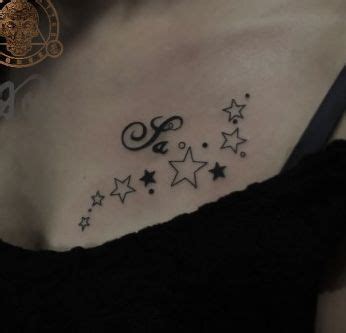 女孩子胸部精美的五角星纹身图案