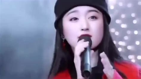 杨钰莹一首老歌《茶山情歌》90年代她的歌火遍了城市的大街小巷|音乐_新浪新闻