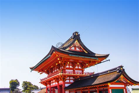 寺庙日本京都的神道庙是著名的道圣迹位于日本京都的FushimiInari神社入口红门遗产东方的高清图片下载-正版图片307989851-摄图网