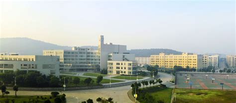 武汉工程科技学院的校园环境如何？ - 知乎
