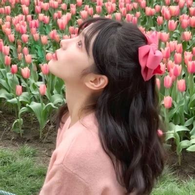 温柔带花的女生头像