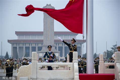 八一天安门广场升旗仪式 - 国内 - 华网