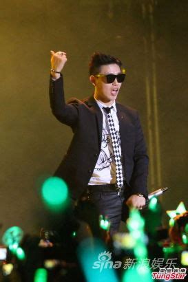 韩团LEESSANG香港开唱与歌迷互动气氛高涨|LEESSANG|hip-hop|韩团_新浪娱乐_新浪网